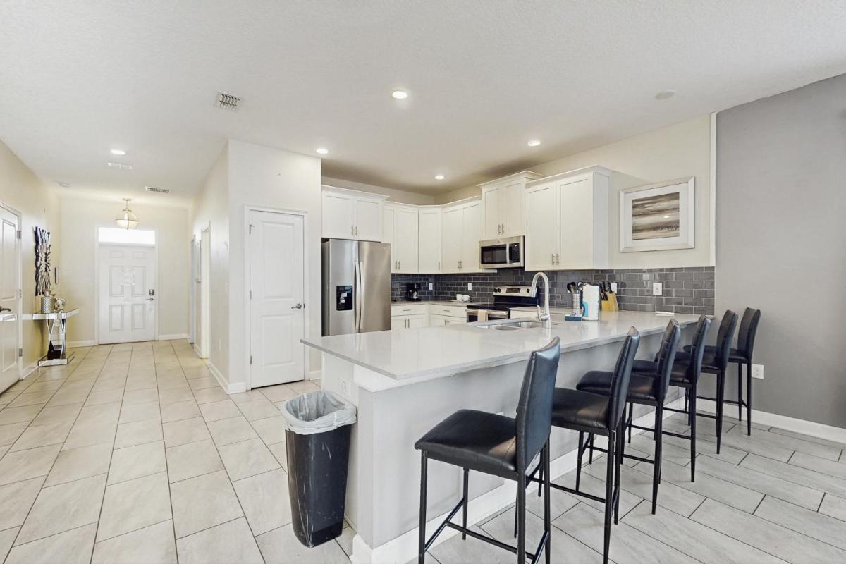 Popular attractions Area Nearby Property